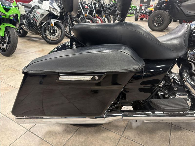 Used 2016 Harley-Davidson STREET GLIDE Image 21