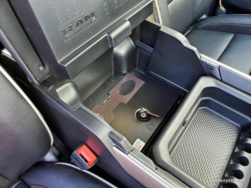 2022 RAM 1500 Laramie Crew Cab 4x4 5