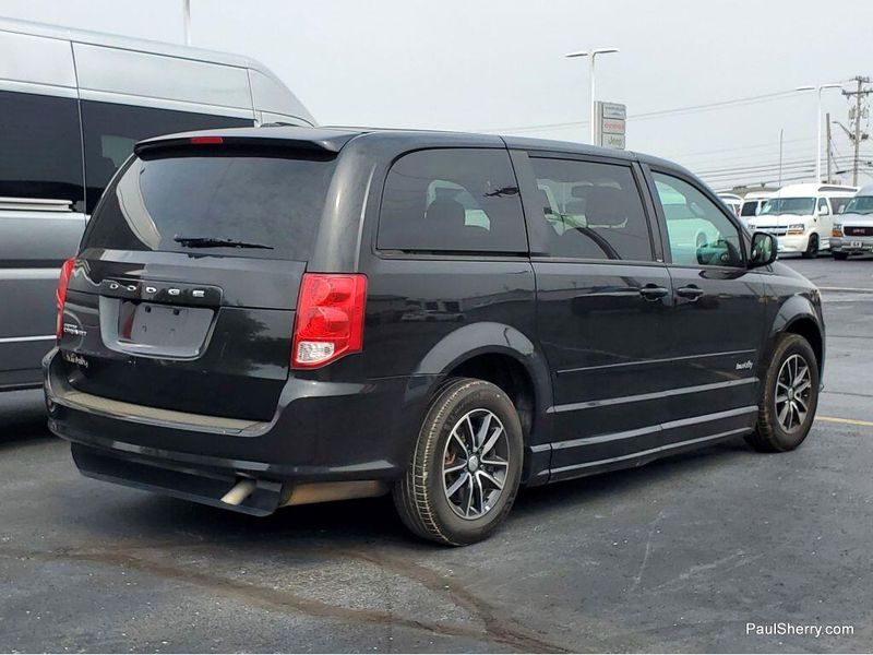 2014 Dodge Grand Caravan SXTImage 9