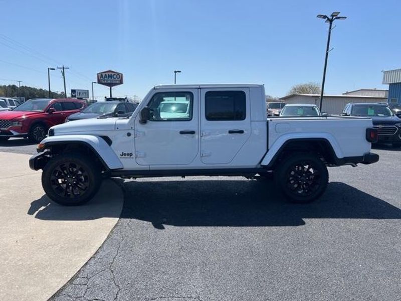 2025 Jeep Gladiator Sport photo 3