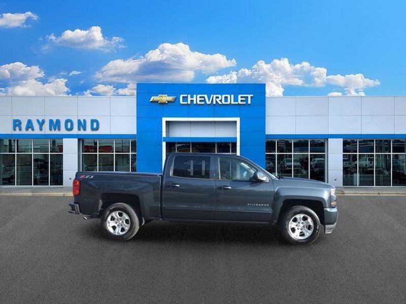 Used 2018 Chevrolet Silverado 1500 LTImage 2
