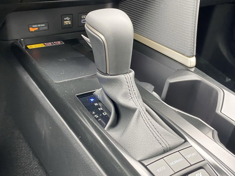 New 2025 Toyota Camry SEImage 18