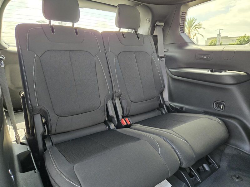 New 2026 Jeep Grand Cherokee L Laredo X 4x2