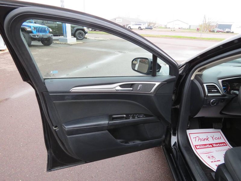 2017 Ford Fusion SE 4dr SedanImage 10