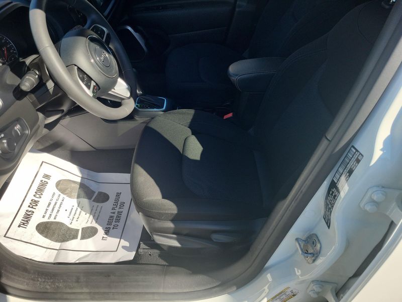 Used 2023 Jeep Renegade LatitudeImage 4