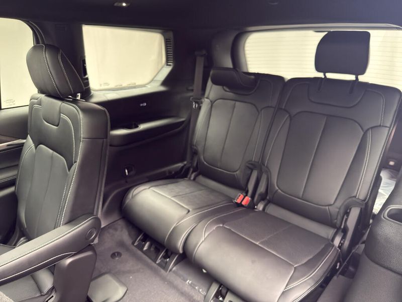 New 2026 Jeep Grand Cherokee L Limited Reserve 4x4Image 14