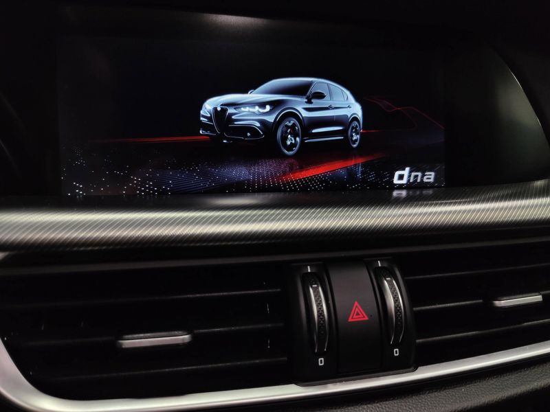 Used 2025 Alfa Romeo Stelvio Veloce Premium AWD w/SunroofImage 28