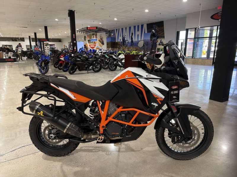 Used 2020 KTM 1290 SUPER ADVENTURE R  in a WHITE/ ORANGE exterior color. Victorville Del Amo Motorsports 760-241-7387 delamomotorsportsofvictorville.com 