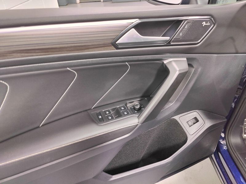 Used 2024 Volkswagen Tiguan AWD SEL R-Line w/Sunroof/NavImage 31