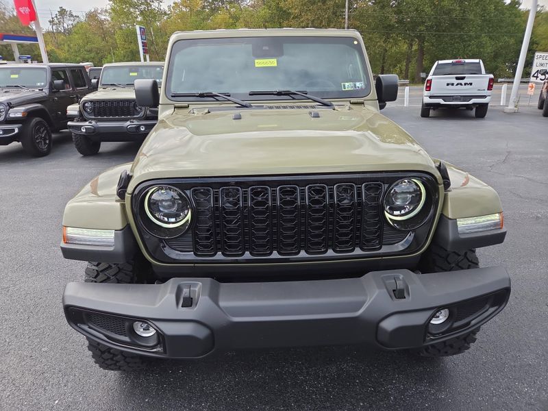 2025 Jeep Gladiator Willys photo 5