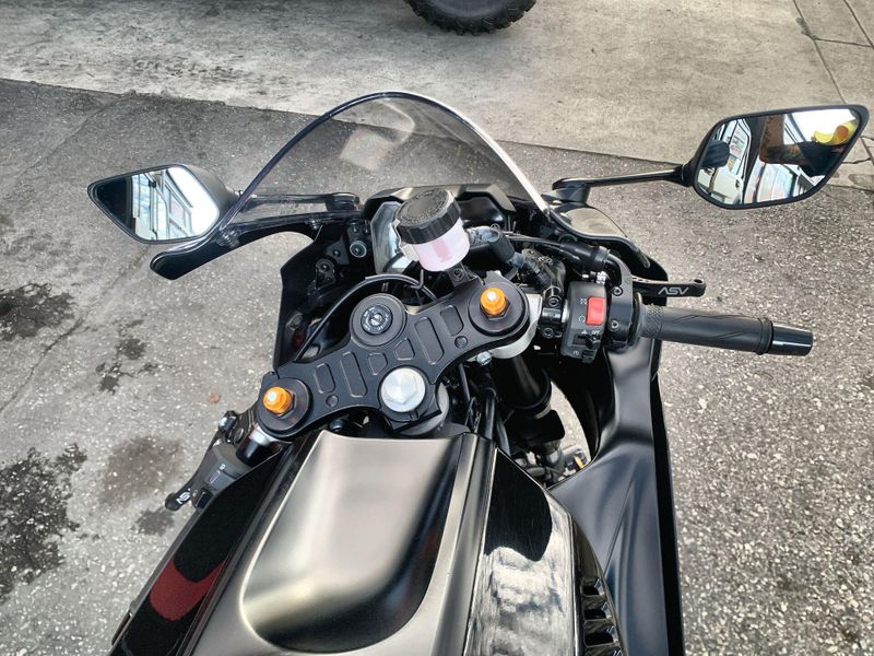 Used 2022 Yamaha YZF-R7 CA Image 17