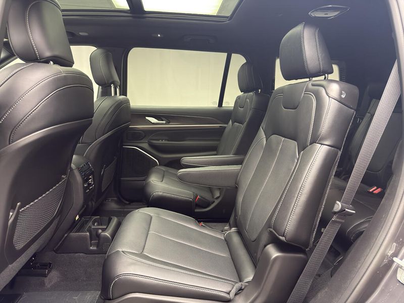 New 2026 Jeep Grand Cherokee L Limited Reserve 4x4Image 13