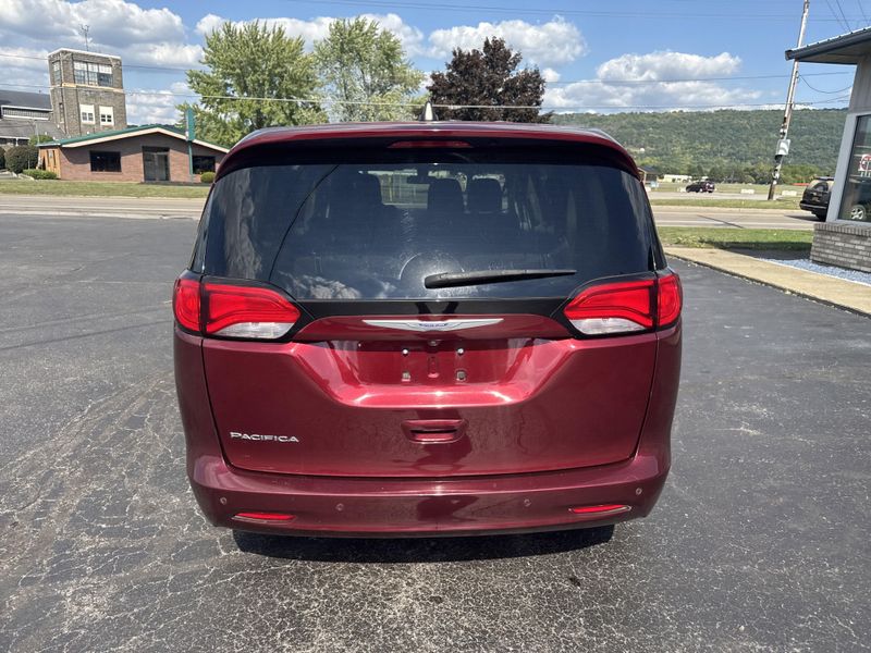2018 Chrysler Pacifica L photo 7
