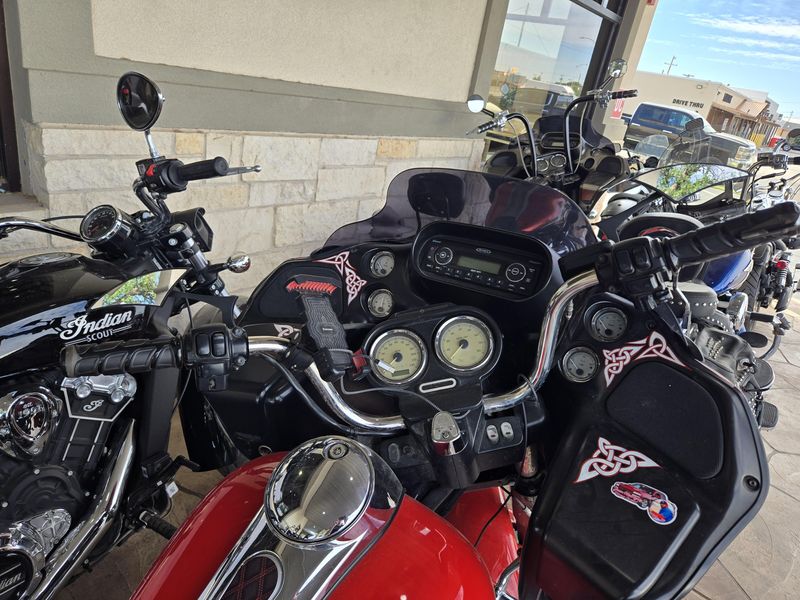 USED 2010 HARLEY ROAD GLIDE CUSTOM BASE Image 9