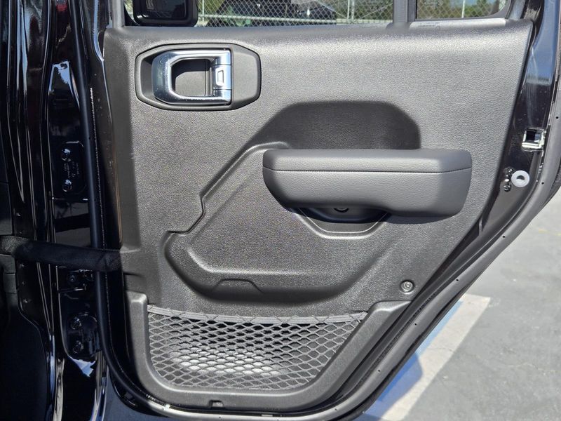 New 2026 Jeep Gladiator Sport S 4x4