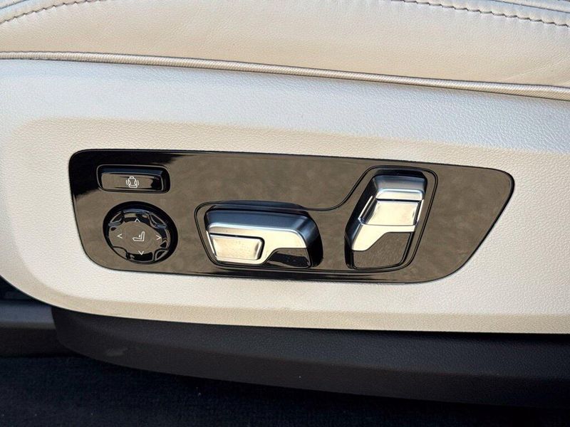 New 2027 BMW X7 xDrive40iImage 18