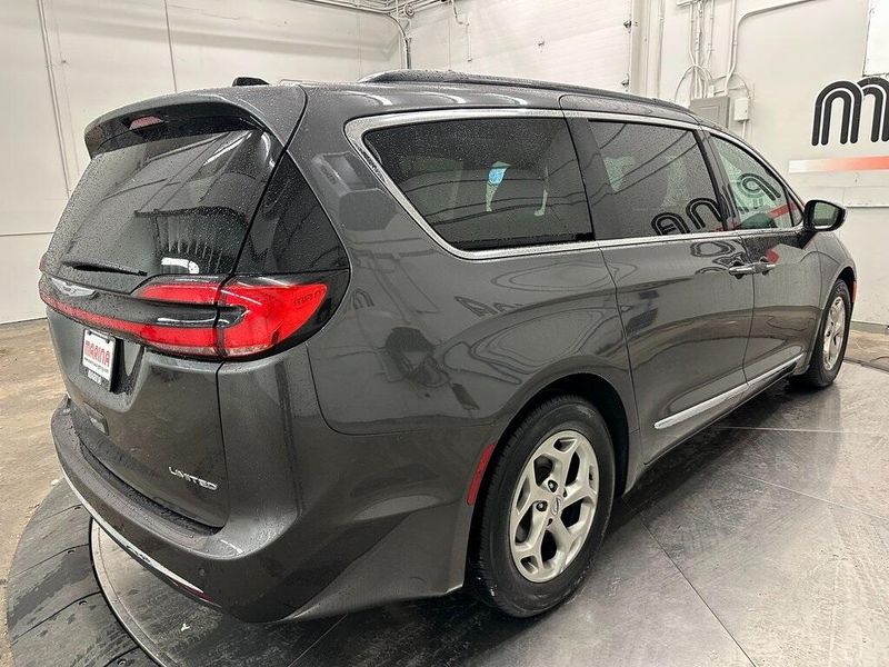 2023 Chrysler Pacifica LimitedImage 16