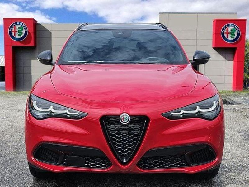 2025 Alfa Romeo Stelvio Sprint photo 2
