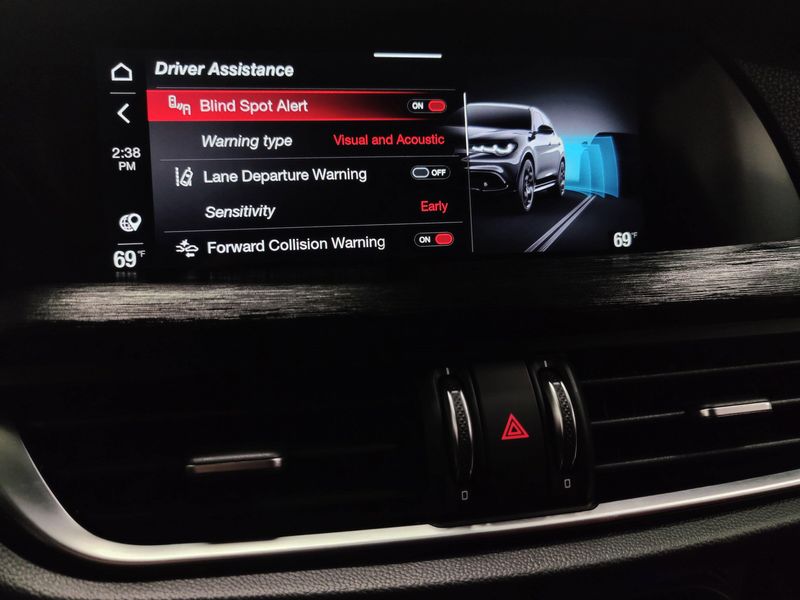 Used 2024 Alfa Romeo Stelvio Sprint AWD w/Sunroof/NavImage 9