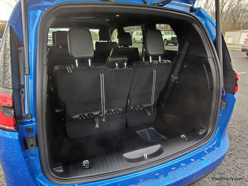 New 2026 Chrysler Pacifica Select