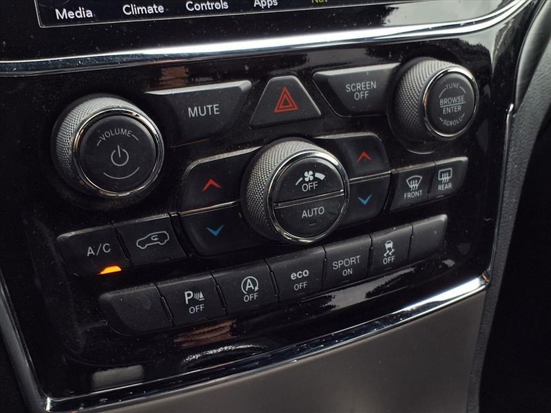 Used 2021 Jeep Grand Cherokee Laredo XImage 26