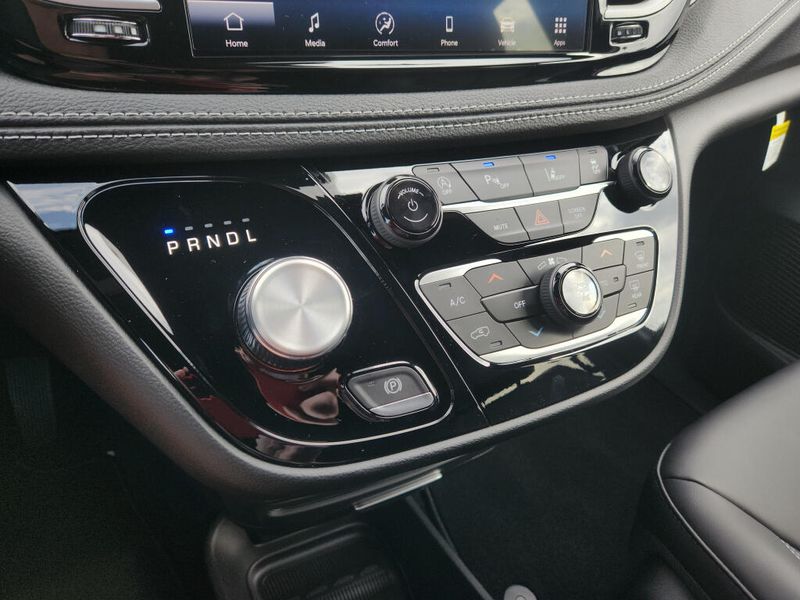 New 2027 Chrysler Pacifica Select