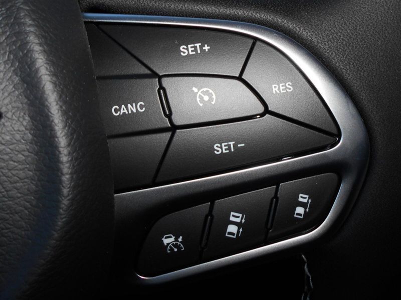 New 2025 Chrysler Voyager LxImage 21