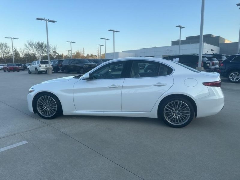 Used 2017 Alfa Romeo Giulia TiImage 8