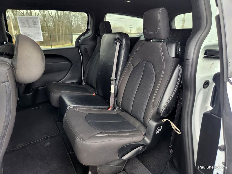 Used 2024 Chrysler Pacifica Touring