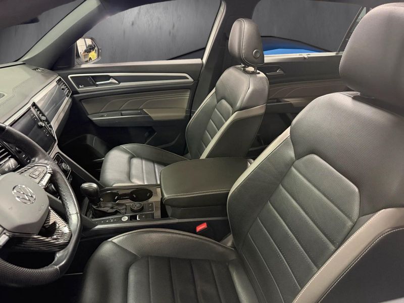 Used 2023 Volkswagen Atlas Cross Sport V6 SEL Premium R-Line AWD w/Sunroof & NavImage 4
