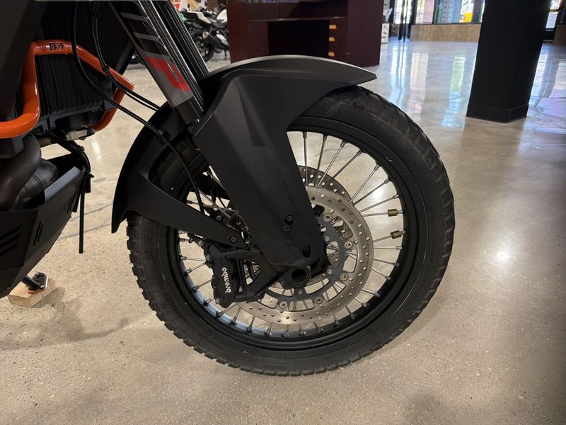 Used 2020 KTM 1290 SUPER ADVENTURE R  in a WHITE/ ORANGE exterior color. Victorville Del Amo Motorsports 760-241-7387 delamomotorsportsofvictorville.com 