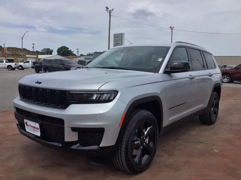 2025 Jeep Grand Cherokee L Altitude 4x2Image 1