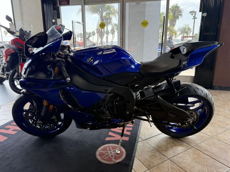 Used 2018 Yamaha YZF-R1 Image 8