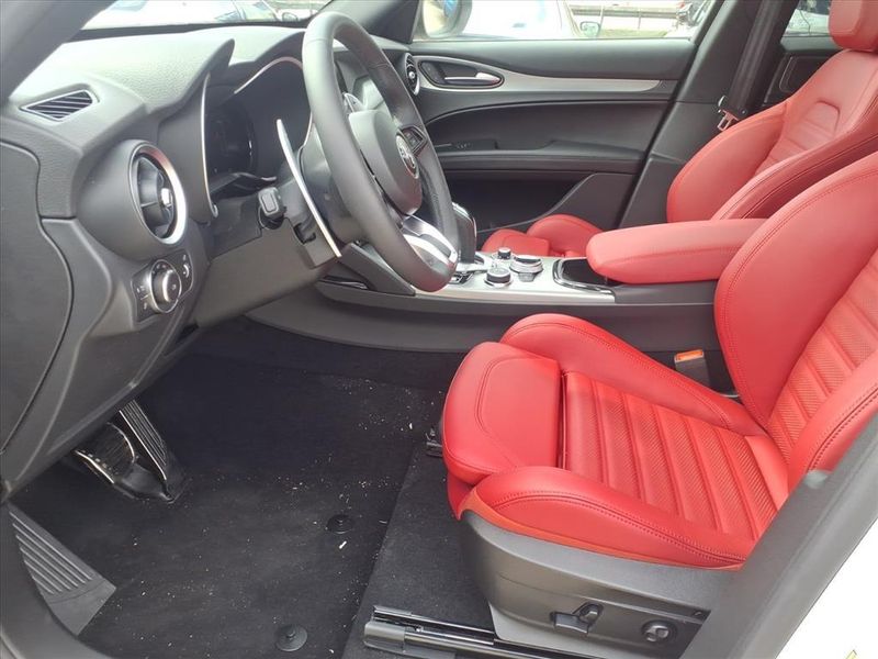 New 2025 Alfa Romeo Stelvio AwdImage 15
