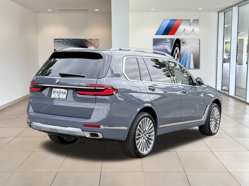 2025 BMW X7 xDrive40iImage 6