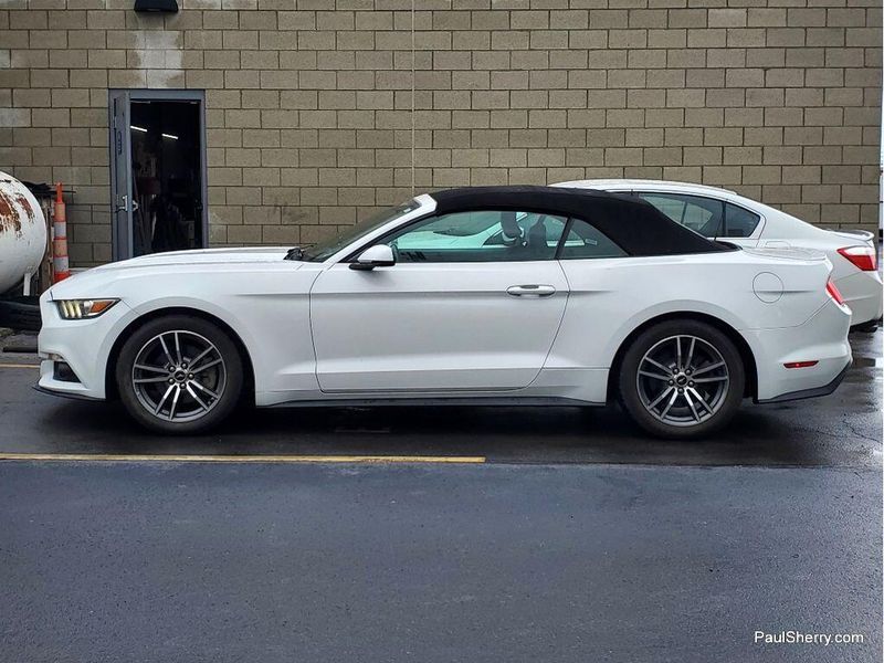 2017 Ford Mustang EcoBoost PremiumImage 2
