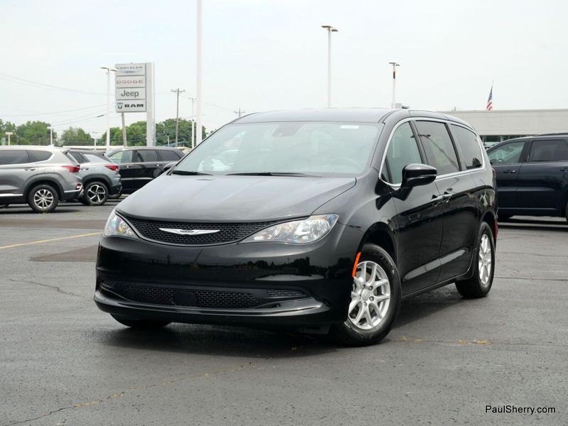 New 2025 Chrysler Voyager LxImage 7