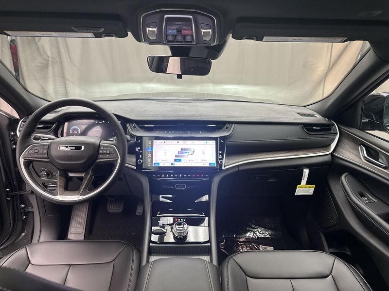 New 2027 Jeep Grand Cherokee LimitedImage 8