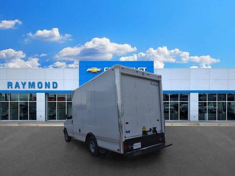 New 2025 Chevrolet Express 3500 Work VanImage 6