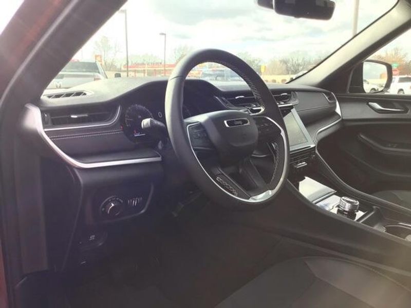 2025 Jeep Grand Cherokee Altitude X 4x4Image 9