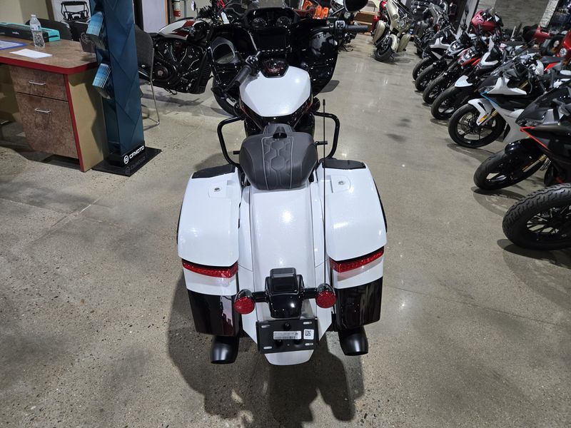 2025 Indian Motorcycle CHALLENGER ELITE 49ST Image 8
