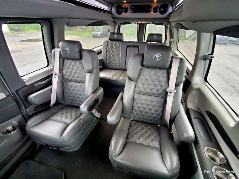 2022 GMC Savana Cargo Image 2