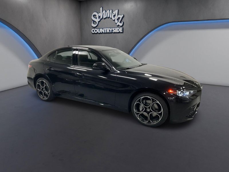 New 2026 Alfa Romeo Giulia AwdImage 2