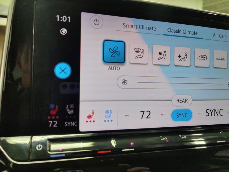 Used 2025 Volkswagen Atlas SE 4-Motion AWDImage 19