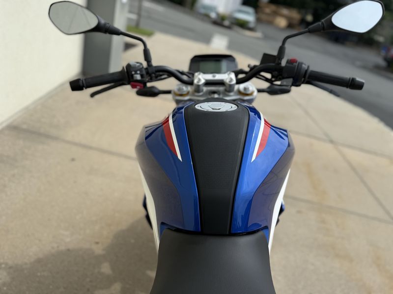 2025 BMW G 310 RImage 6