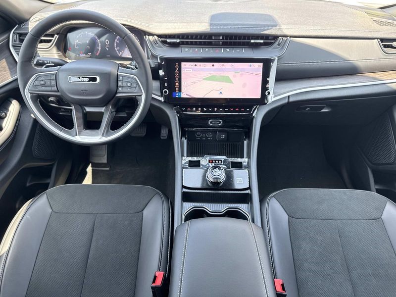 New 2026 Jeep Grand Cherokee Laredo Altitude 4x2