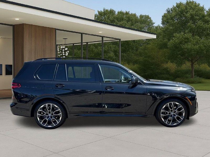 New 2027 BMW X7 xDrive40iImage 7
