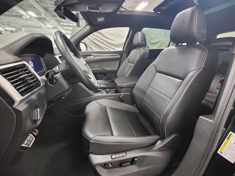 Used 2023 Volkswagen Atlas Cross Sport SEL R-Line Black AWD w/Sunroof/NavImage 17