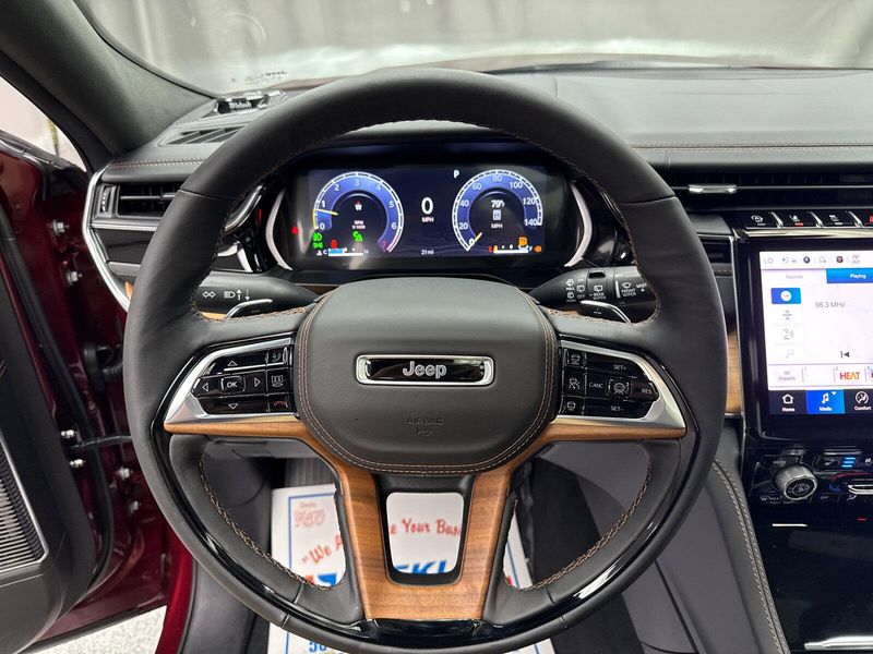 New 2025 Jeep Grand Cherokee L Summit Reserve 4x4Image 10