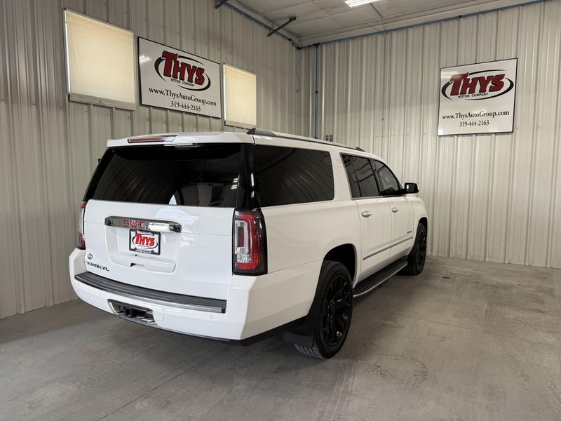 Used 2016 GMC Yukon XL DenaliImage 3
